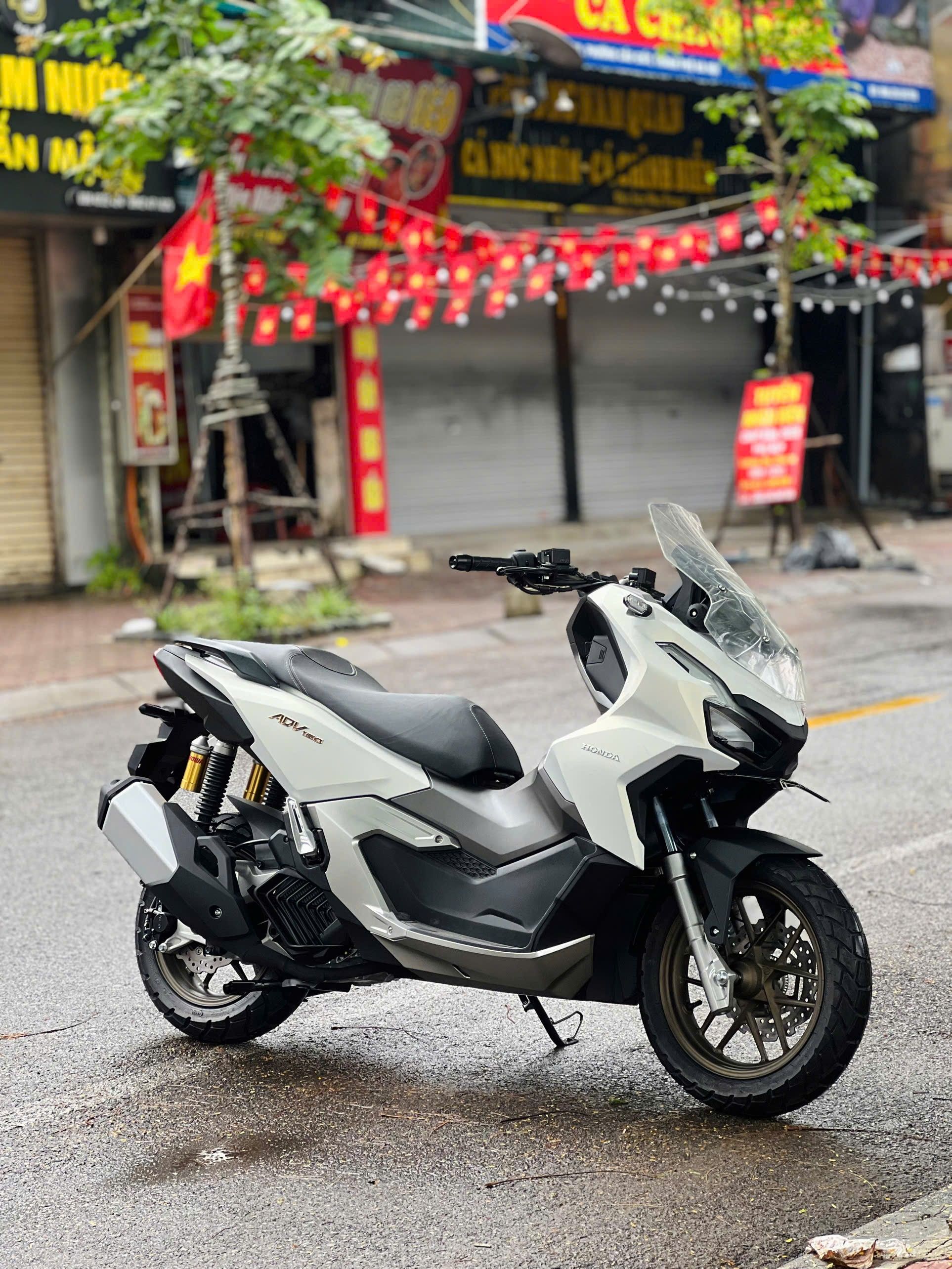 Honda Adv 160 2025 new trắng Honda Adv 160 2025 new trắng
