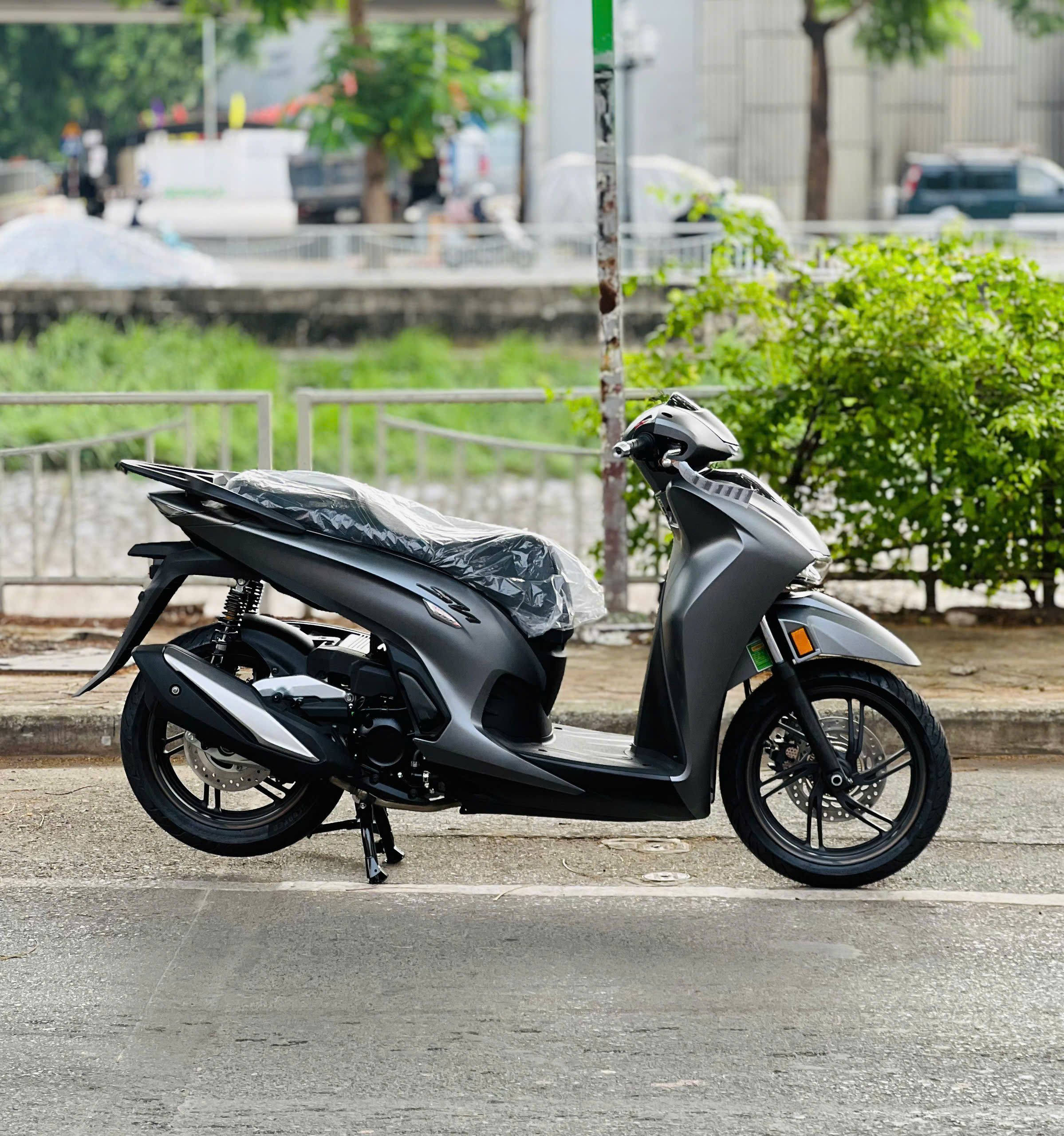 Honda SH 350i 2025 Xe mới màu ghi  Honda SH 350i 2025 Xe mới màu ghi