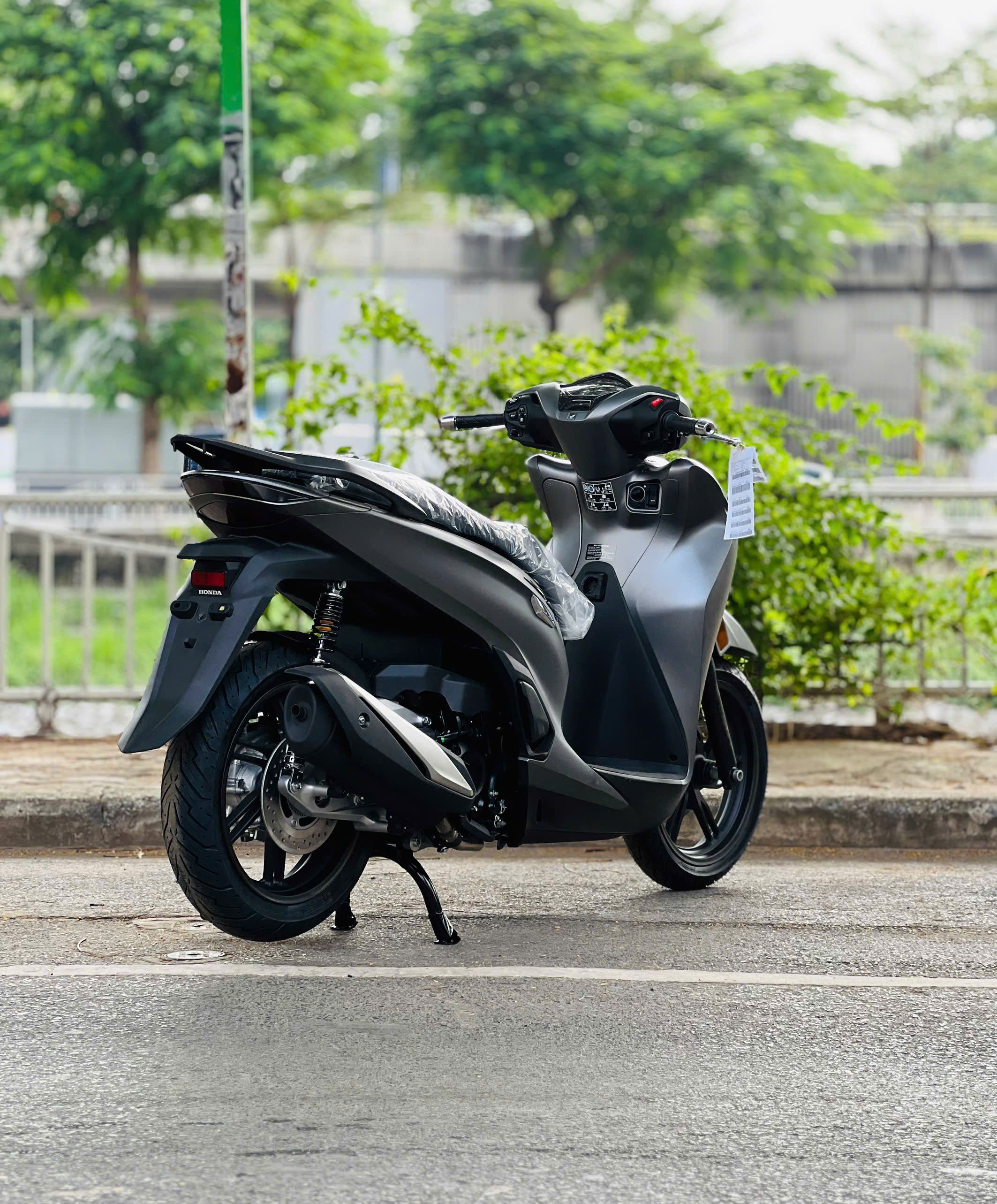 Honda SH 350i 2025 Xe mới màu ghi  Honda SH 350i 2025 Xe mới màu ghi
