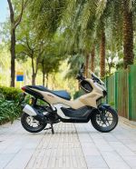 Honda ADV 160 2025  Màu Kem Xe lăn bánh 120km chưa đăng ký
